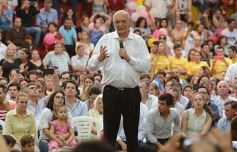 Foto de la galería: Macri visitó Posadas y brindó un fuerte apoyo a los candidatos misioneros por el frente Cambiemos