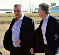 Foto de la galería: Macri visitó Posadas y brindó un fuerte apoyo a los candidatos misioneros por el frente Cambiemos