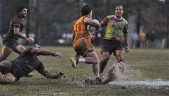 Foto de la galería: En medio de la lluvia y con final polémico, Capri cayó ante Curne