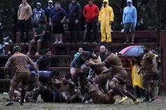 Foto de la galería: En medio de la lluvia y con final polémico, Capri cayó ante Curne