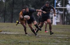 Foto de la galería: En medio de la lluvia y con final polémico, Capri cayó ante Curne