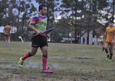 Foto de la galería: En medio de la lluvia y con final polémico, Capri cayó ante Curne