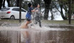 Foto de la galería: En medio de la lluvia y con final polémico, Capri cayó ante Curne