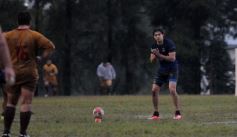 Foto de la galería: En medio de la lluvia y con final polémico, Capri cayó ante Curne