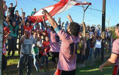 Foto de la galería: Sporting le dio una alegría futbolística a Santo Pipó