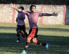 Foto de la galería: Sporting le dio una alegría futbolística a Santo Pipó
