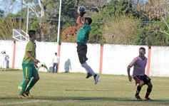 Foto de la galería: Sporting le dio una alegría futbolística a Santo Pipó