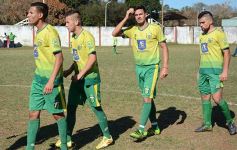 Foto de la galería: Sporting le dio una alegría futbolística a Santo Pipó