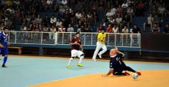 Foto de la galería: Futsal: Plastimí lo dio vuelta y se quedó con el primer partido de la serie final