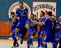 Foto de la galería: Futsal: Plastimí lo dio vuelta y se quedó con el primer partido de la serie final