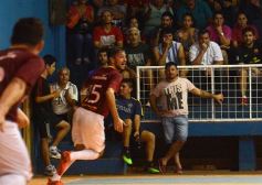 Foto de la galería: Futsal: Plastimí lo dio vuelta y se quedó con el primer partido de la serie final
