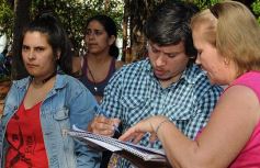 Foto de la galería: El Pays presentó su oferta electoral en la plaza 9 de Julio
