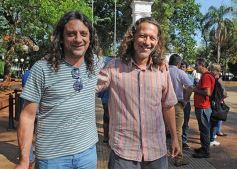 Foto de la galería: El Pays presentó su oferta electoral en la plaza 9 de Julio