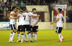 Foto de la galería: Un tropezón no es caída: debut de Guaraní en el Federal A