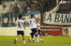 Foto de la galería: Un tropezón no es caída: debut de Guaraní en el Federal A