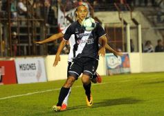 Foto de la galería: Un tropezón no es caída: debut de Guaraní en el Federal A