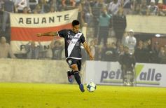 Foto de la galería: Un tropezón no es caída: debut de Guaraní en el Federal A