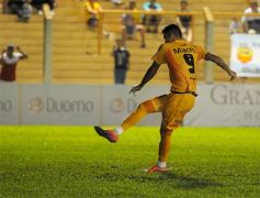 Foto de la galería: Buen triunfo de Crucero ante el histórico Chaco For Ever