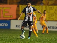 Foto de la galería: Buen triunfo de Crucero ante el histórico Chaco For Ever