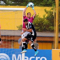 Foto de la galería: Buen triunfo de Crucero ante el histórico Chaco For Ever