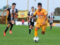 Foto de la galería: Buen triunfo de Crucero ante el histórico Chaco For Ever