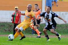 Foto de la galería: Buen triunfo de Crucero ante el histórico Chaco For Ever