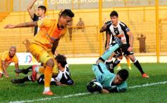 Foto de la galería: Buen triunfo de Crucero ante el histórico Chaco For Ever