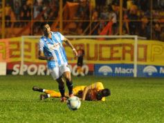 Foto de la galería: Primera caída del Colectivero en el Federal A
