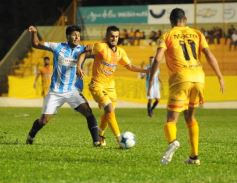 Foto de la galería: Primera caída del Colectivero en el Federal A