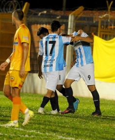 Foto de la galería: Primera caída del Colectivero en el Federal A