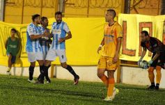 Foto de la galería: Primera caída del Colectivero en el Federal A