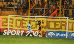 Foto de la galería: Primera caída del Colectivero en el Federal A