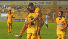 Foto de la galería: Primera caída del Colectivero en el Federal A