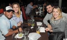 Foto de la galería: Noche de sábado en Itakuá, encuentro de familias, amigos y parejas