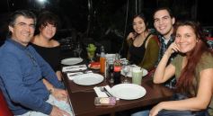 Foto de la galería: Noche de sábado en Itakuá, encuentro de familias, amigos y parejas