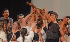 Foto de la galería: La Murga de la Estación se llevó el premio Consagración de los Arandú