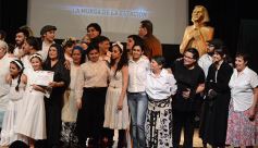 Foto de la galería: La Murga de la Estación se llevó el premio Consagración de los Arandú