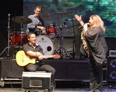 Foto de la galería: El público fue el gran protagonista de la segunda noche del Festival del Litoral