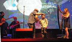 Foto de la galería: El público fue el gran protagonista de la segunda noche del Festival del Litoral