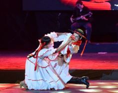 Foto de la galería: El público fue el gran protagonista de la segunda noche del Festival del Litoral