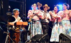 Foto de la galería: El público fue el gran protagonista de la segunda noche del Festival del Litoral
