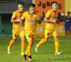 Foto de la galería: Crucero contundente: goleó en Santa Inés