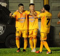 Foto de la galería: Crucero contundente: goleó en Santa Inés