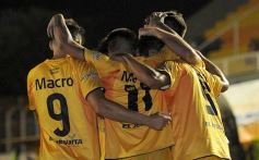 Foto de la galería: Crucero contundente: goleó en Santa Inés