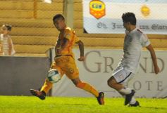 Foto de la galería: Crucero contundente: goleó en Santa Inés