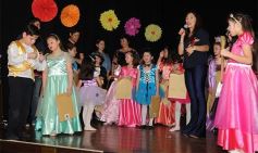 Foto de la galería: Los talentosos mini actores pusieron en escena La Cenicienta en el Vicente Cidade
