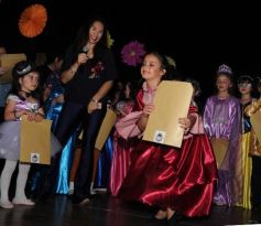 Foto de la galería: Los talentosos mini actores pusieron en escena La Cenicienta en el Vicente Cidade