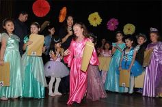 Foto de la galería: Los talentosos mini actores pusieron en escena La Cenicienta en el Vicente Cidade