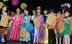 Foto de la galería: Los talentosos mini actores pusieron en escena La Cenicienta en el Vicente Cidade