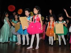 Foto de la galería: Los talentosos mini actores pusieron en escena La Cenicienta en el Vicente Cidade